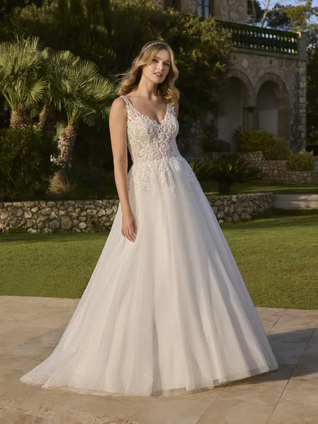 LAURIL by Ladybird: Princess silhouette, V-neck neckline, sleeveless