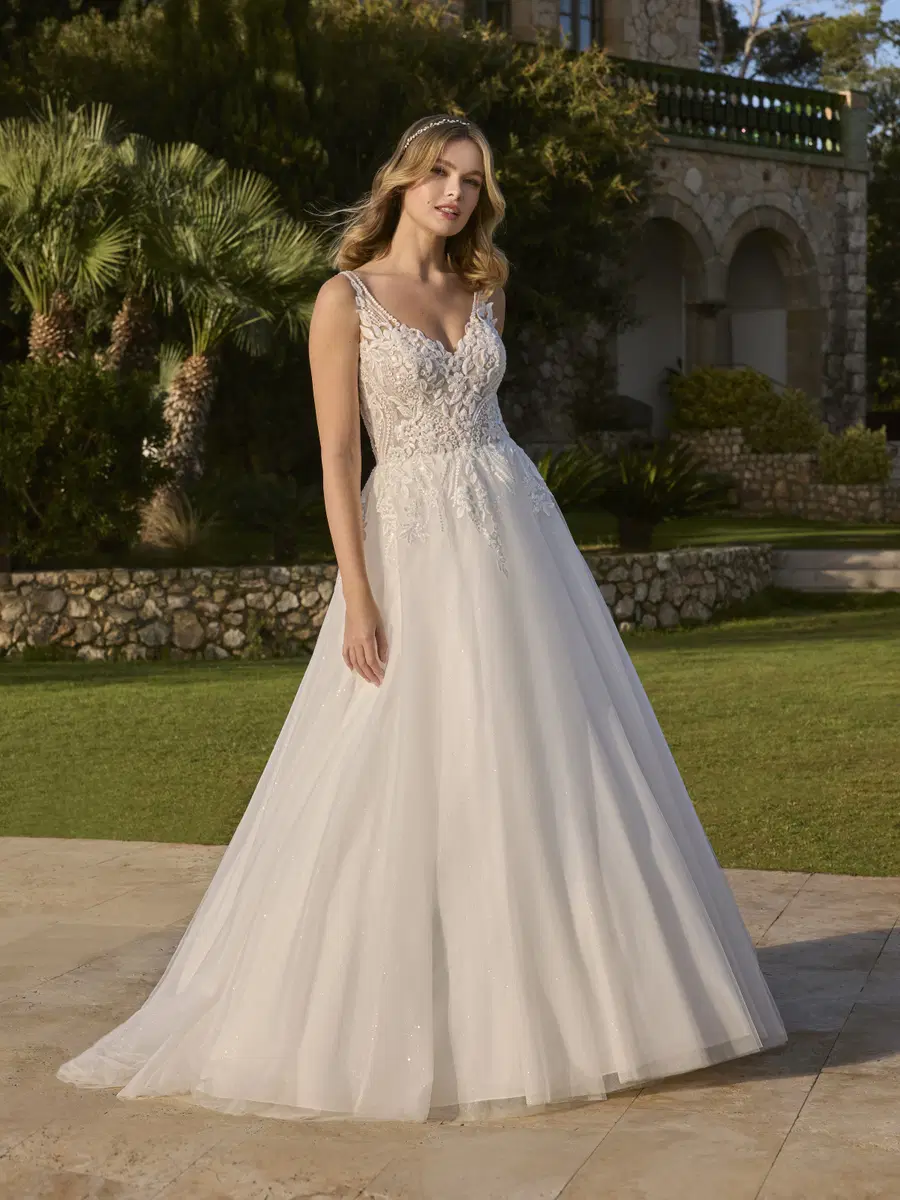 LAURIL by Ladybird: Princess silhouette, V-neck neckline, sleeveless