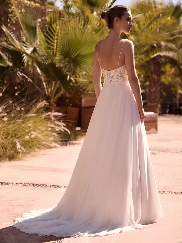 LINETH by Bianco Evento - view 2 of 4