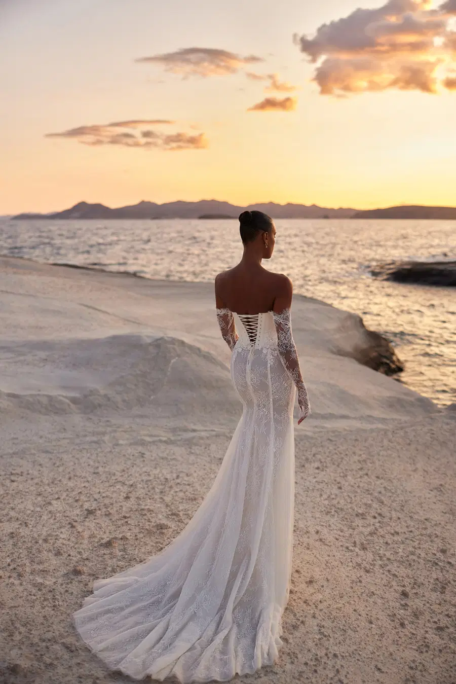 Milos by Eva Lendel - view 3 of 3