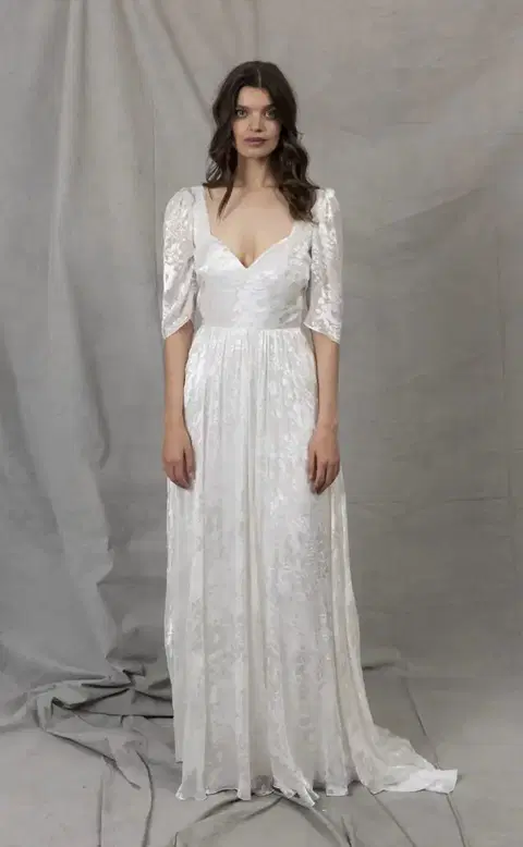 Shiny Flower wedding dress by Kisui, A-line, satin
