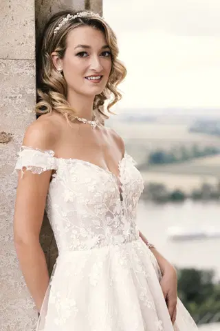 Carolin by Amo & Luv - view 3 of 5