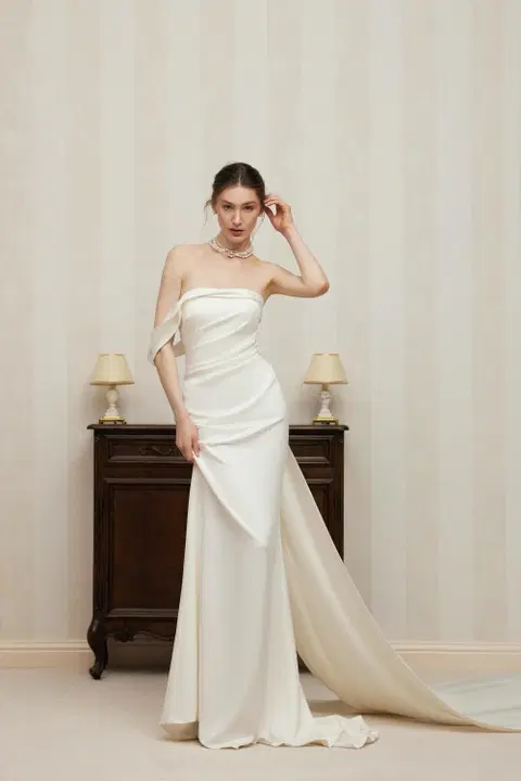 Ariella wedding dress by Anne Mariée, straight, satin
