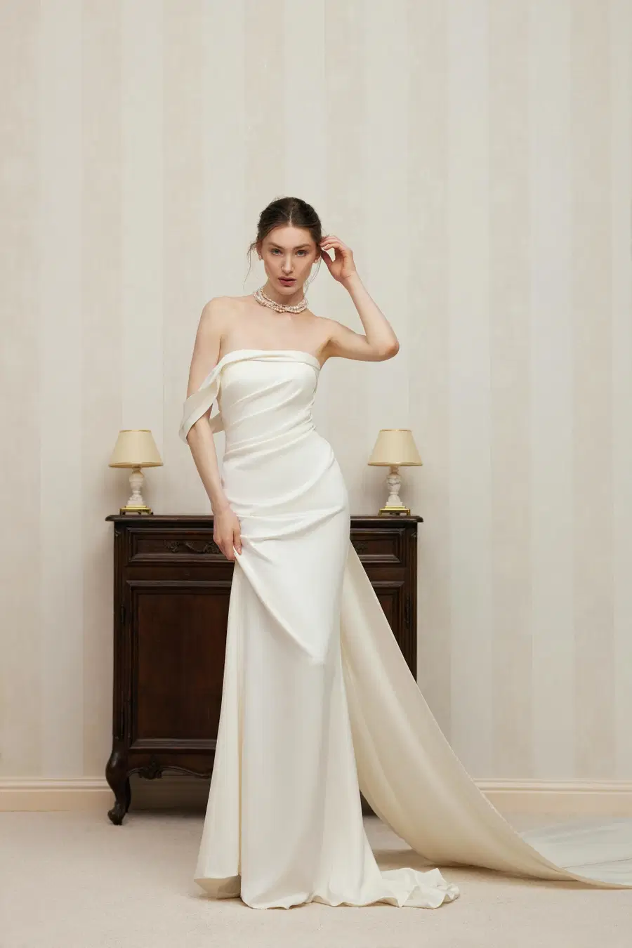 Ariella by Anne Mariée: Straight silhouette, asymetric neckline, sleeveless, satin