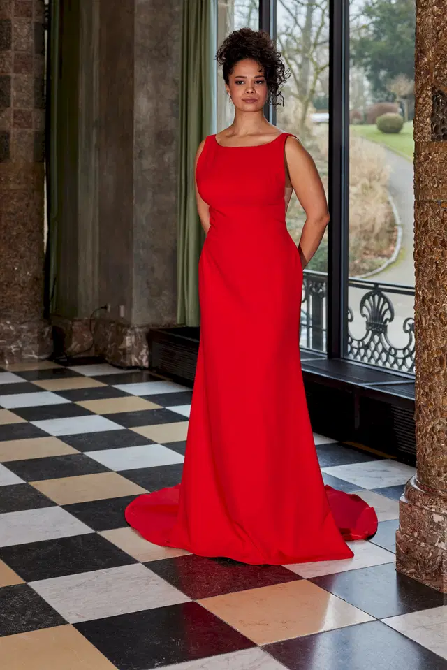 1950 Red by Diane Legrand: Fit & Flare silhouette, boat neck neckline, crepe