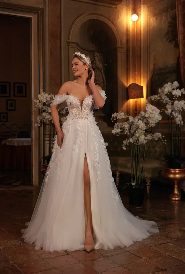 6439 by Daniela Di Marino: A-Line silhouette, deep V-neck neckline, lace
