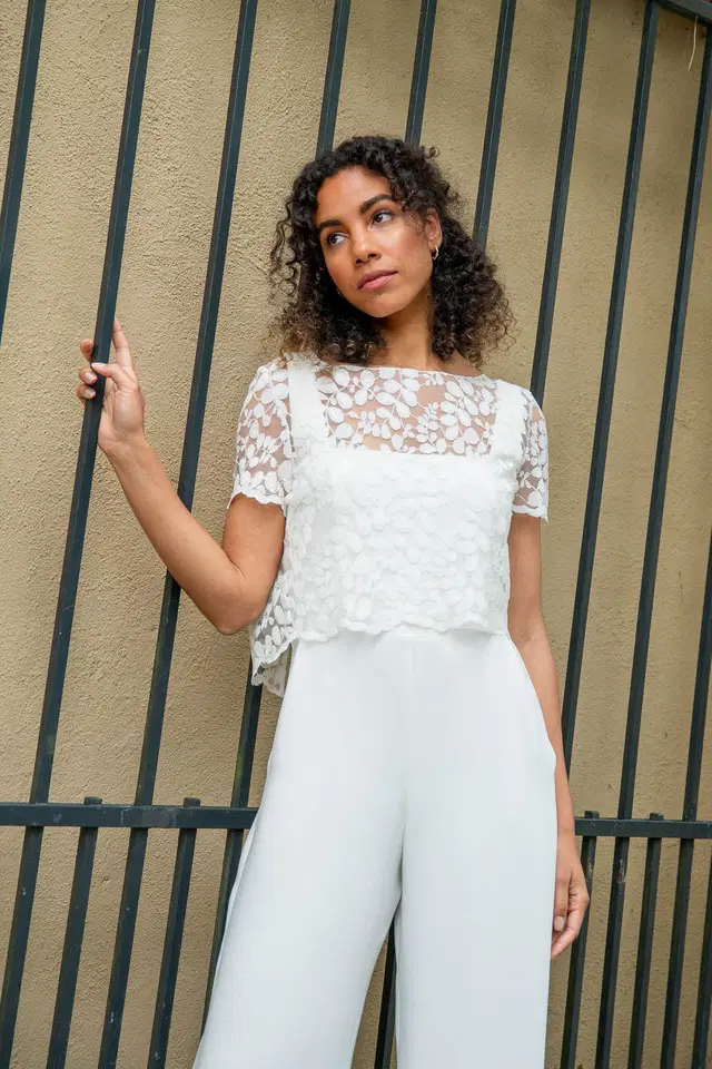 Top Aza by noni: Two-Piece silhouette, scoop neckline, short sleeves, lace