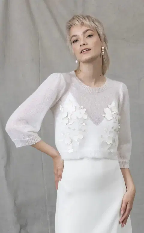 Pullover Ivory wedding dress by Kisui, straight, tulle