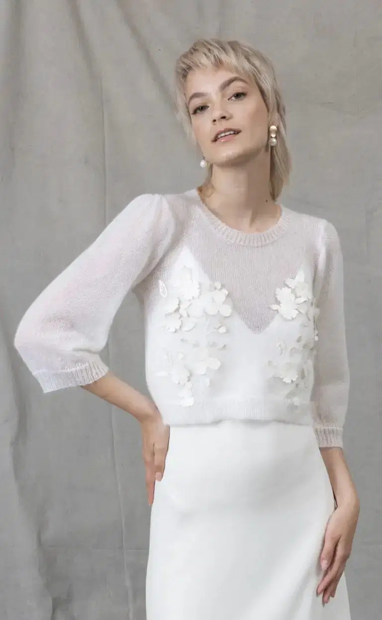 Pullover Ivory by Kisui: Straight silhouette, jewel neckline, three-quarter sleeves, tulle