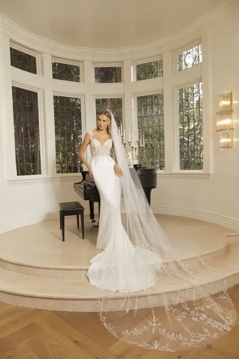 Duchess wedding dress by Casablanca Bridal, tulle, V-neck