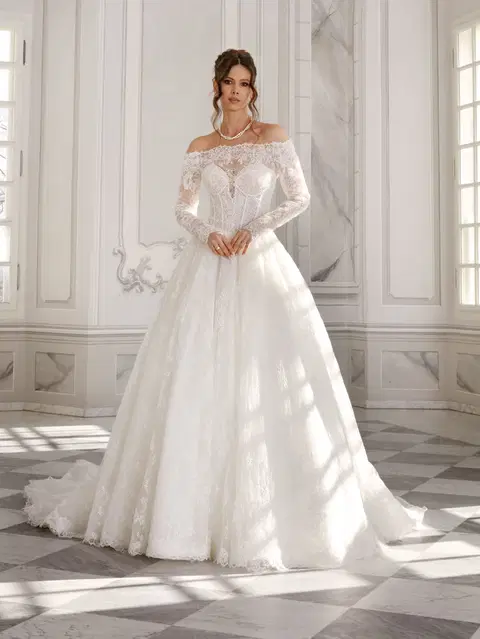 Noa wedding dress by Vanilla Sposa, ball gown, lace
