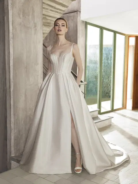 Jasmina wedding dress by Pronovias, princess, satin
