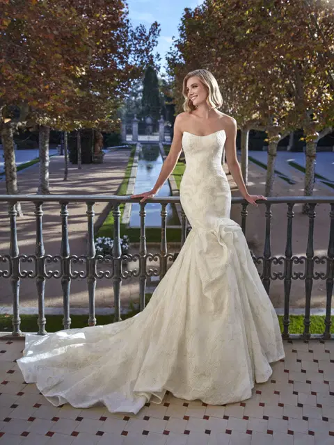 Beegold wedding dress by Pronovias Privée, mermaid, tulle