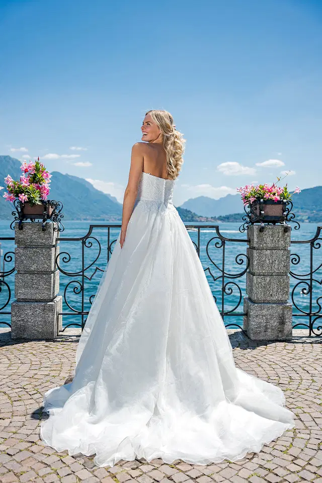 VN15 ivory by Vera Nova - view 2 of 4