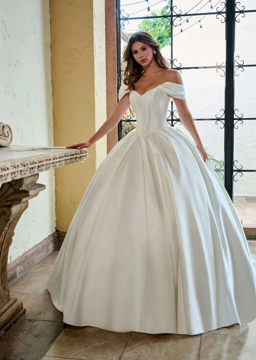 RB6162 by Rachel Allan: Ball Gown silhouette, sweetheart neckline, sleeveless, satin