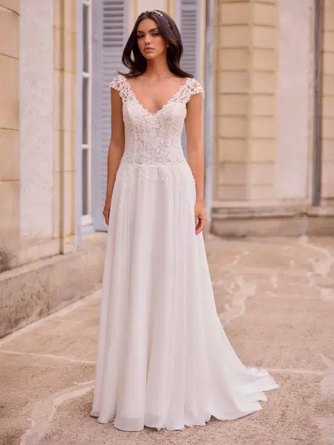 Giada wedding dress by Bianco Evento, A-line, lace