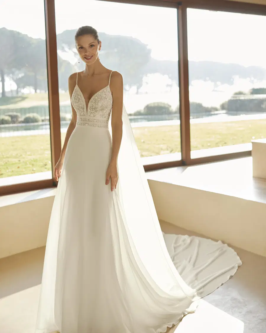 Zazurk by Aire Barcelona: Straight silhouette, V-neck neckline, separate sleeves, lace