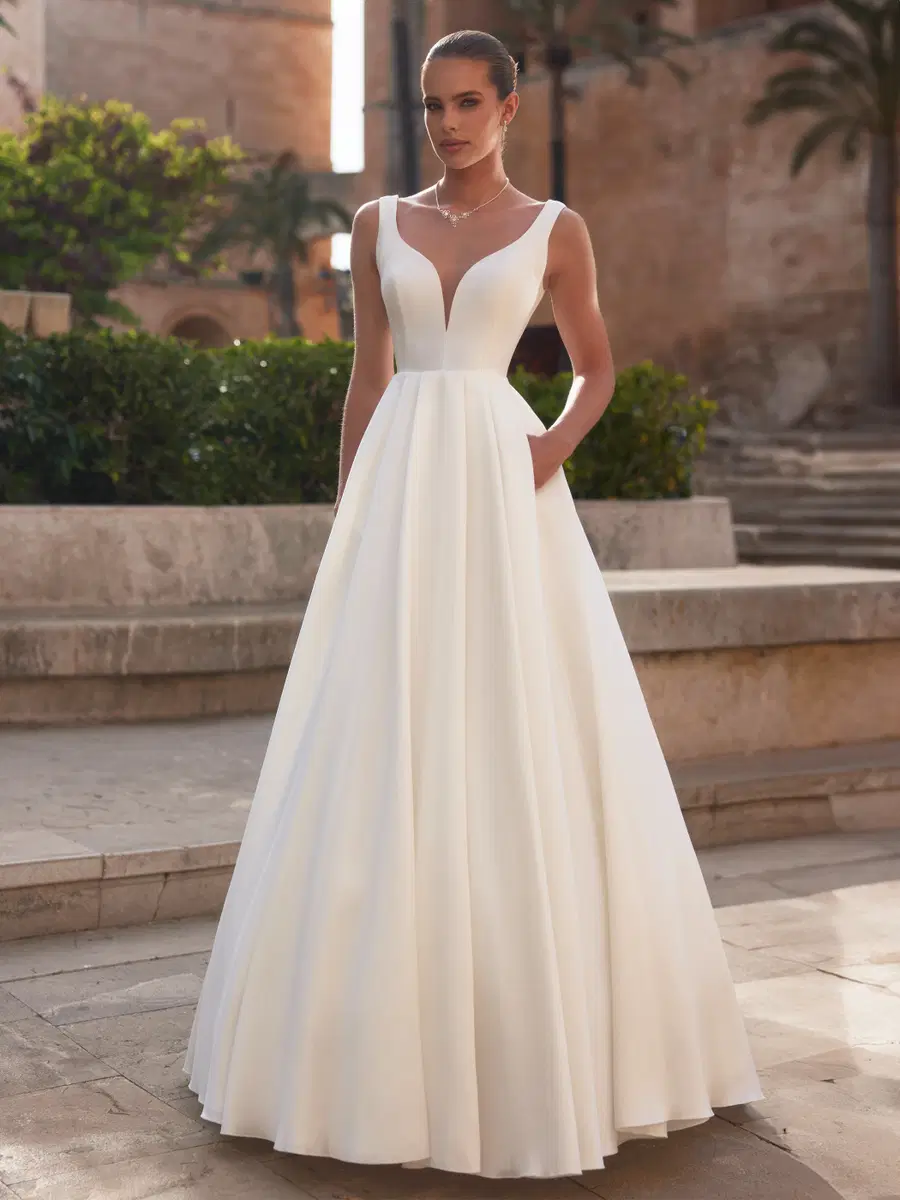 IDALIA by Bianco Evento: A-Line silhouette, deep V-neck neckline, sleeveless, satin