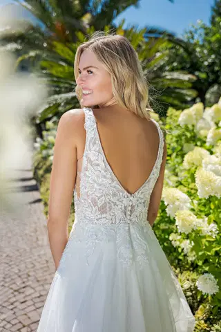 VN11 ivory by Vera Nova - view 4 of 4