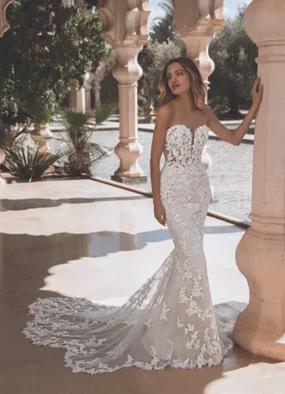 Vee by Enzoani - view 7 of 10