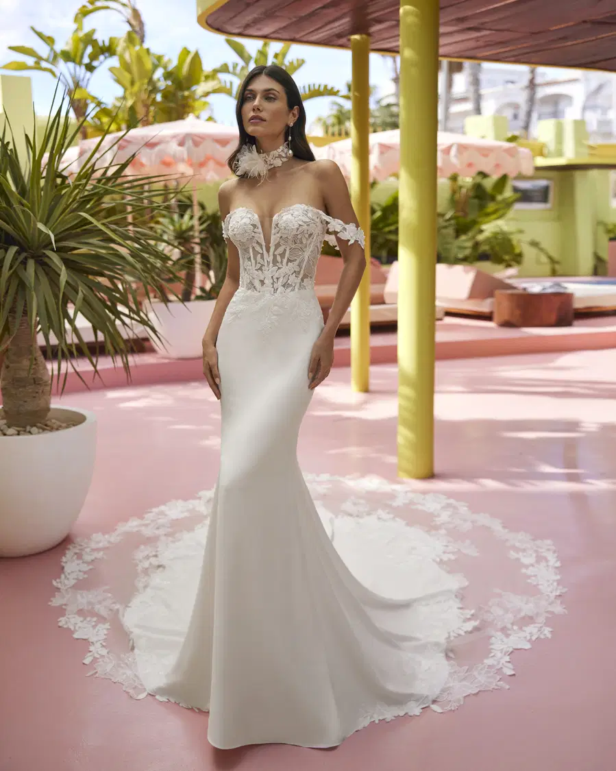 Janie by Luna Novias: Mermaid silhouette, sweetheart neckline, sleeveless, lace