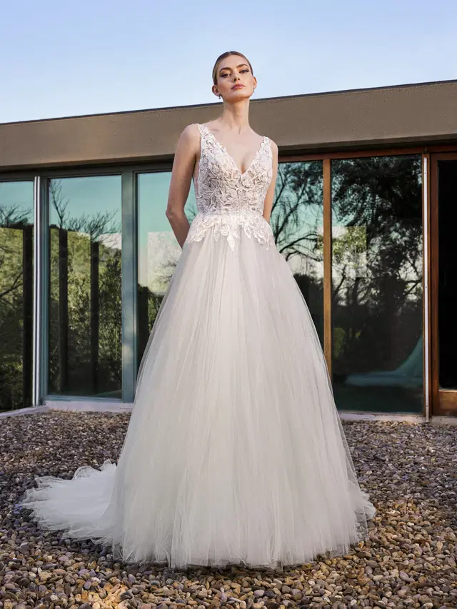 DREVOR by Pronovias: A-Line silhouette, V-neck neckline, sleeveless, lace