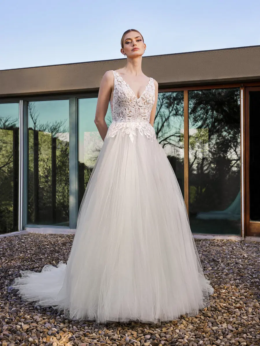 DREVOR by Pronovias: A-Line silhouette, V-neck neckline, sleeveless, lace