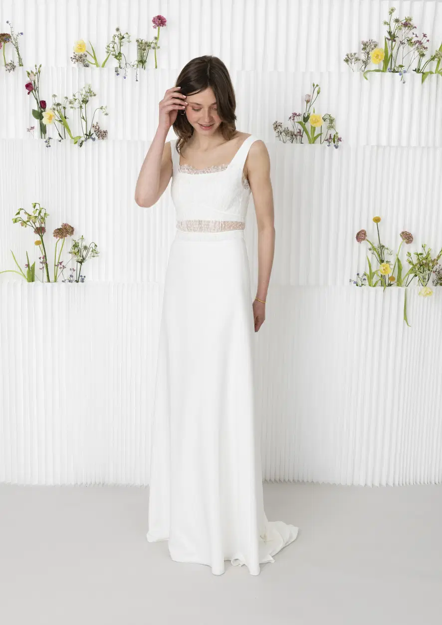Cosmic Velvet by Kisui: Straight silhouette, square neckline, sleeveless, lace