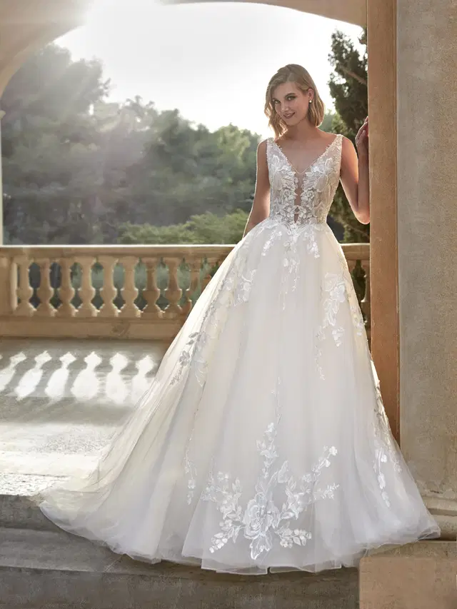 ALLUETTE by Pronovias Privée - view 2 of 4