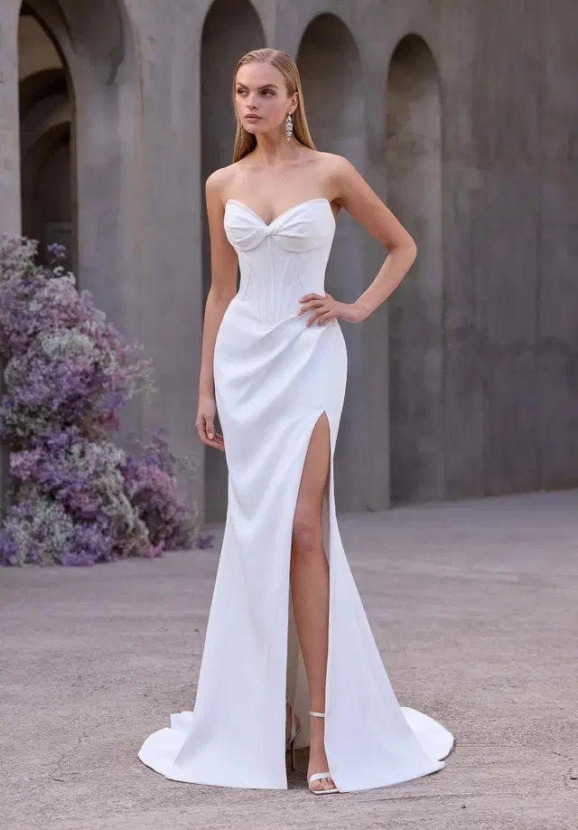 Eleni by Mori Lee: Fit & Flare silhouette, sweetheart neckline, sleeveless, satin