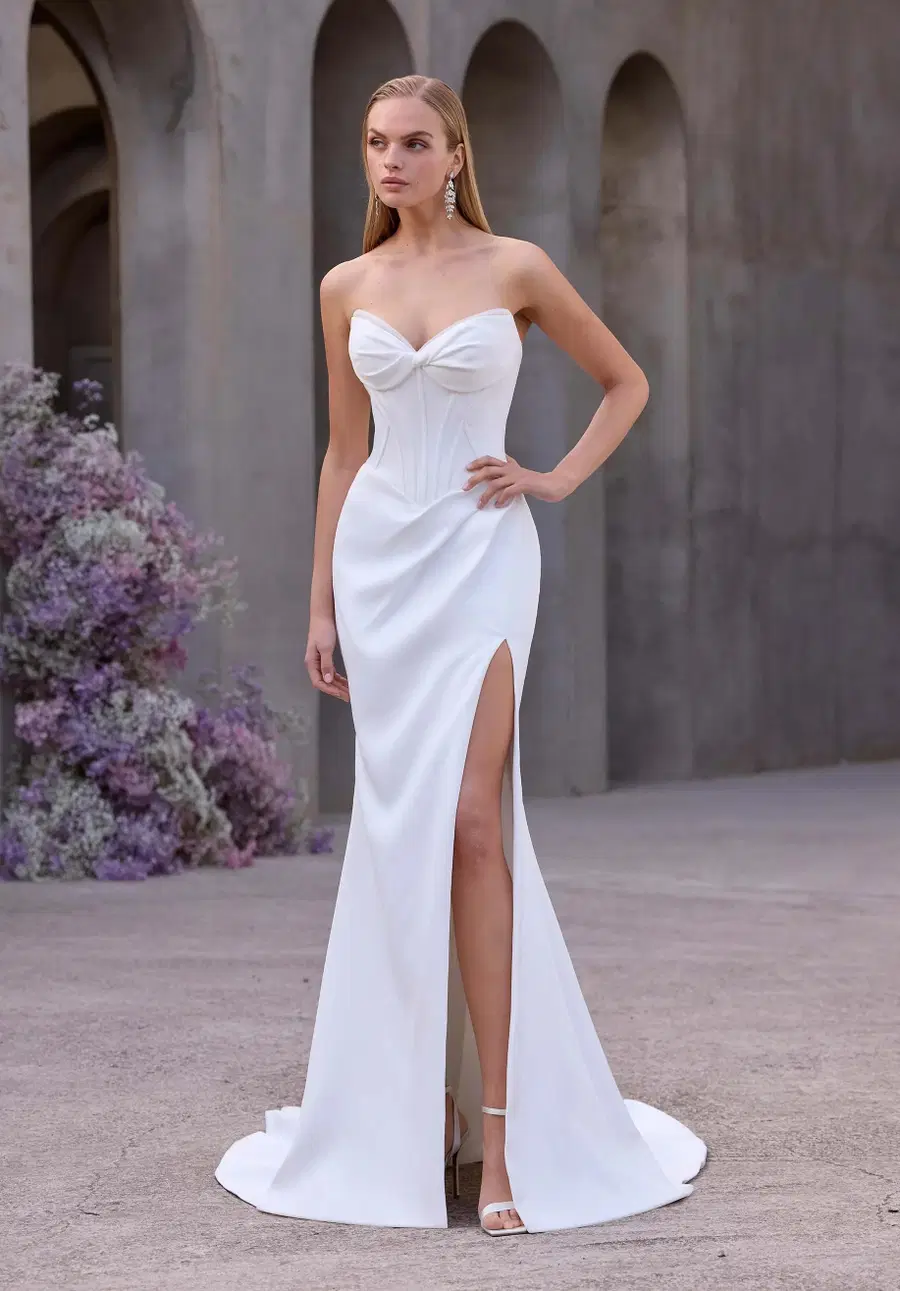 Eleni by Mori Lee: Fit & Flare silhouette, sweetheart neckline, sleeveless, satin