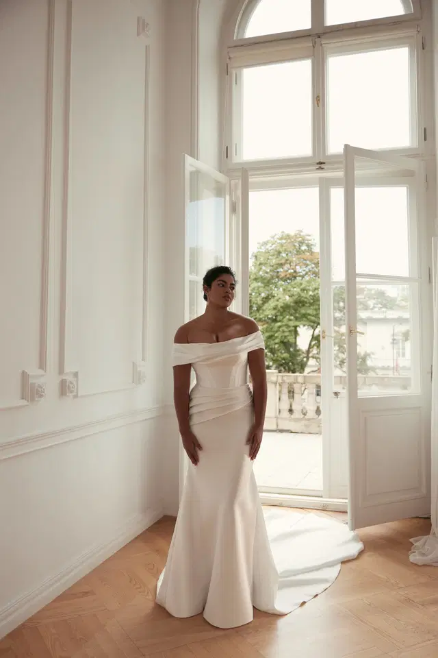 Verona by Wona Concept: Mermaid silhouette, straight neckline, sleeveless, mikado