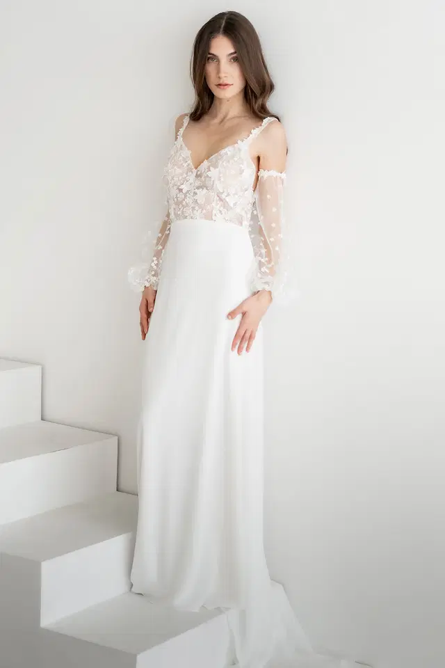 ALENA by Esther Hofmann: Straight silhouette, V-neck neckline, separate sleeves, chiffon