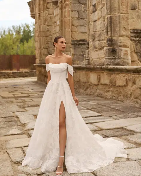 Piscilo wedding dress by Adriana Alier, A-line, organza