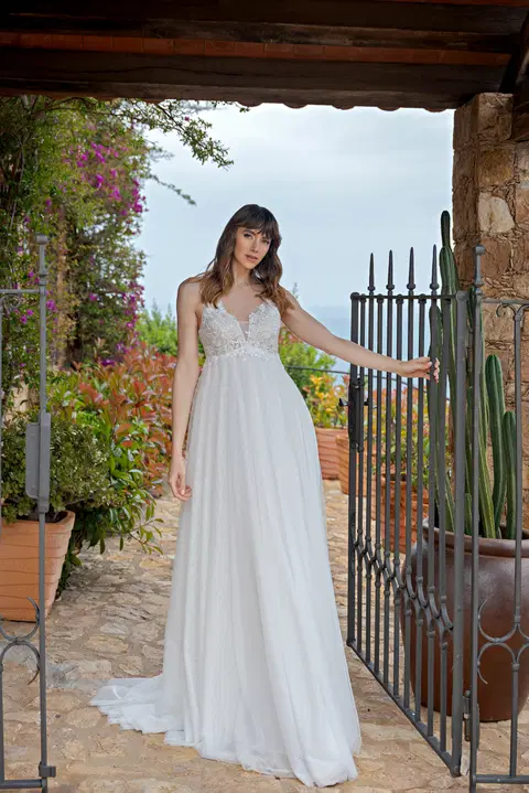 Style LBS01 wedding dress by Lohrengel, A-line, tulle