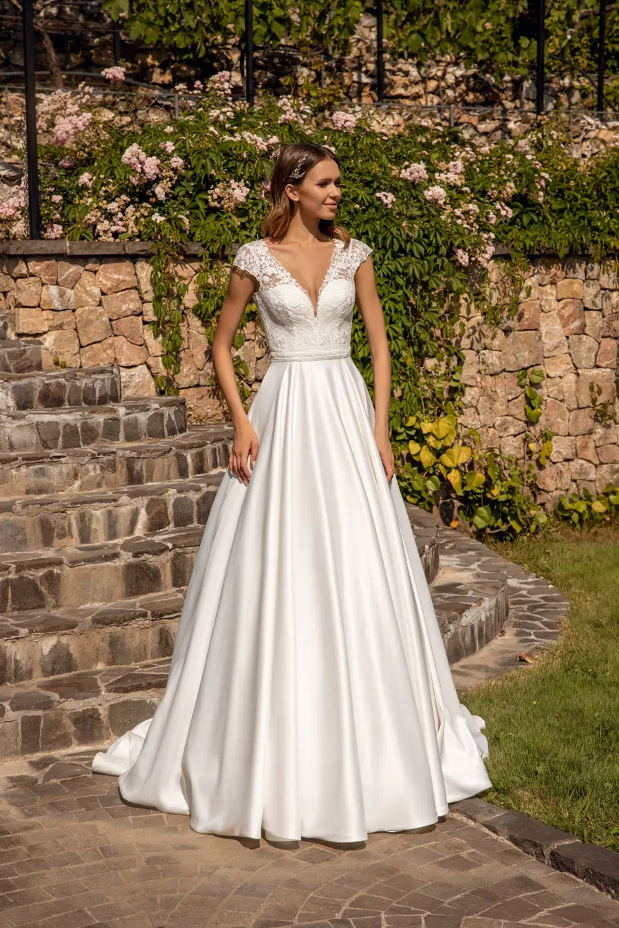 1074+8025 by Angela Bianca: V-neck neckline, cap sleeves, lace