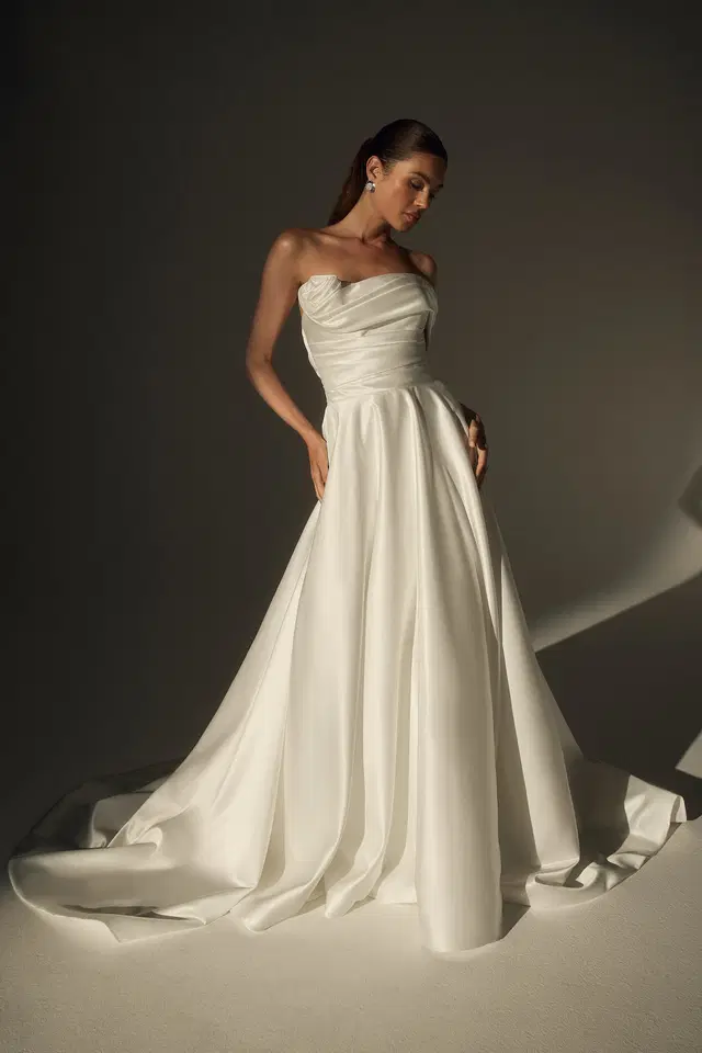 LE171-2 by Casablanca Bridal: A-Line silhouette, straight neckline, sleeveless, satin