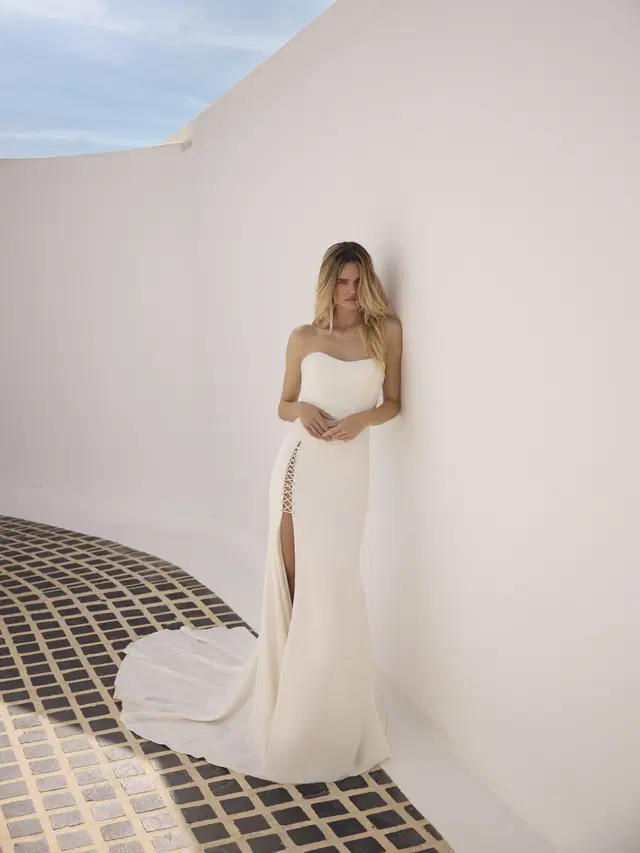 Inaya by Modeca Bridal: Fit & Flare silhouette, scoop neckline, crepe, sweep / brush train