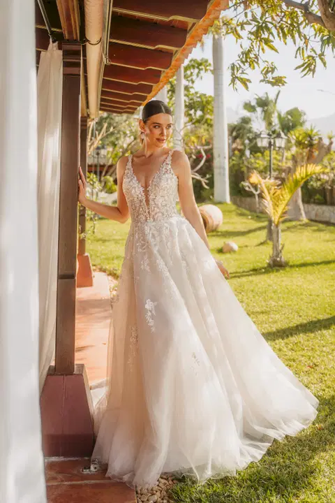 Style 2600 wedding dress by Diane Legrand, A-line, lace