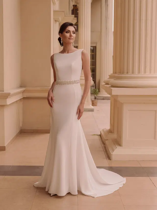 TO-2026TR by Agnes: Trumpet silhouette, boat neck neckline, sleeveless, satin