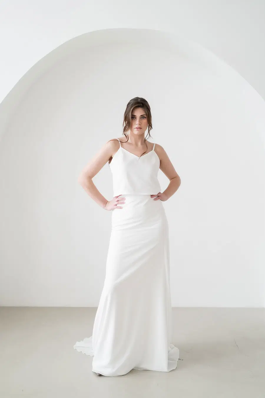 AMBER by Esther Hofmann: Fit & Flare silhouette, V-neck neckline, sleeveless, chiffon