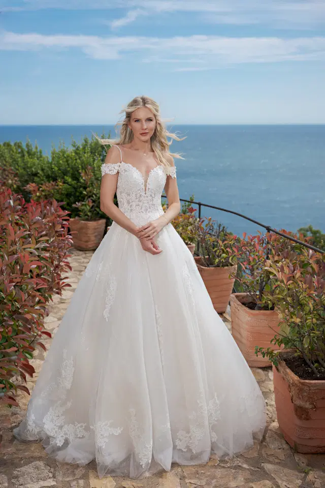 MGB60 by Miss Beautiful Bride: Ball Gown silhouette, deep V-neck neckline, short sleeves, tulle