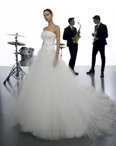 Yoana wedding dress by Aire Barcelona, A-line, crepe