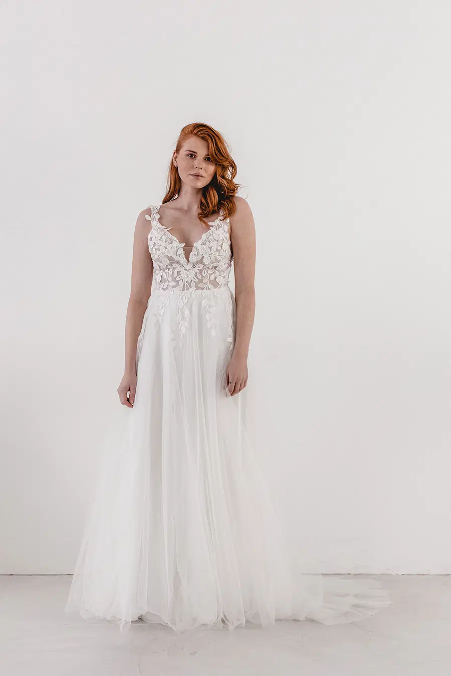 ELFIE by Esther Hofmann: A-Line silhouette, deep V-neck neckline, sleeveless, lace