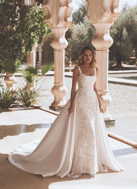 Vee wedding dress by Enzoani, A-line, lace