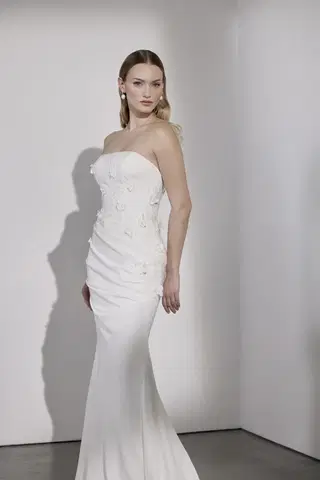 London by Avenue by Josephine Scott - view 3 of 5