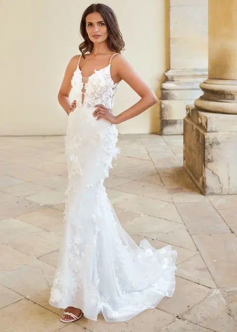 Heavenly wedding dress by Dando London, trumpet, lace