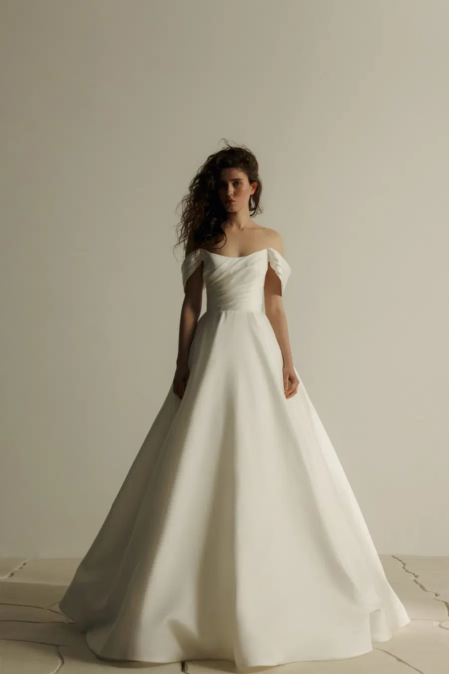 Devon by Eva Lendel: A-Line silhouette, straight neckline, sleeveless, mikado