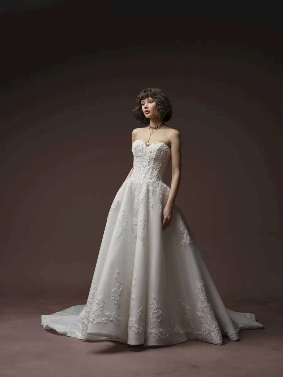 GWYNETH by Sottero & Midgley: A-Line silhouette, sweetheart neckline, detachable sleeves, lace