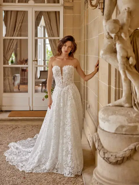 Mirabelle wedding dress by Justin Alexander, A-line, lace
